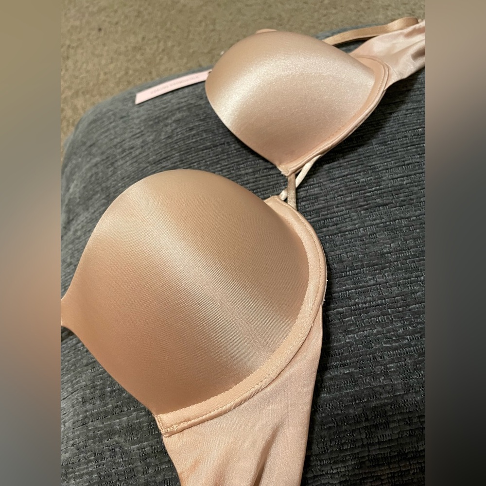 NWT Victoria’s Secret Bombshell Add 2 Cups Bra
